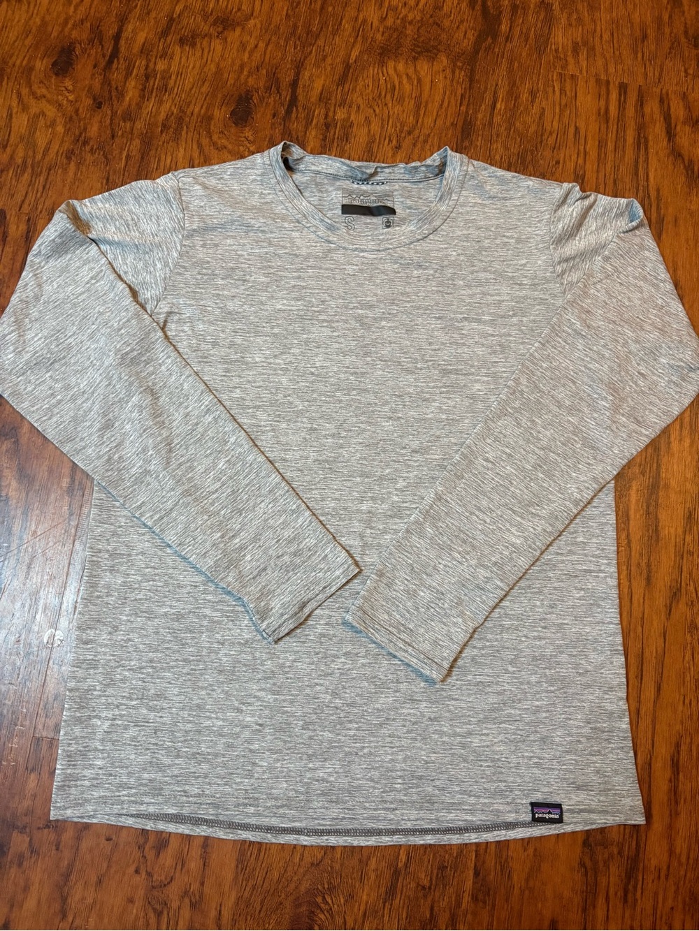 Patagonia Women’s Long-Sleeve Heather Light Gray Tee